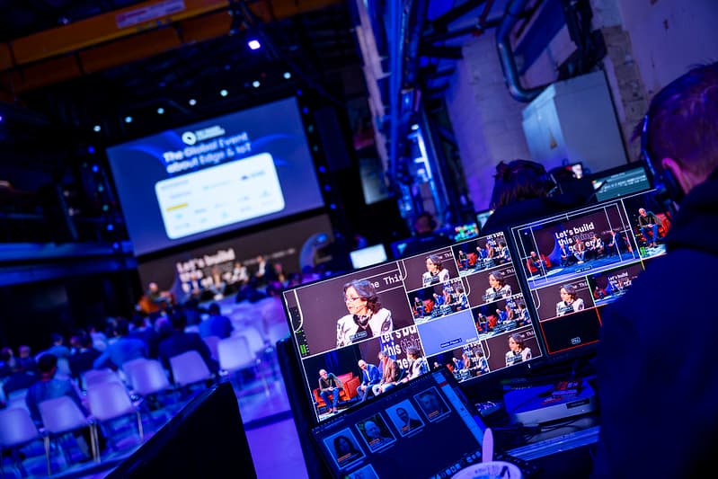 Live broadcast desk